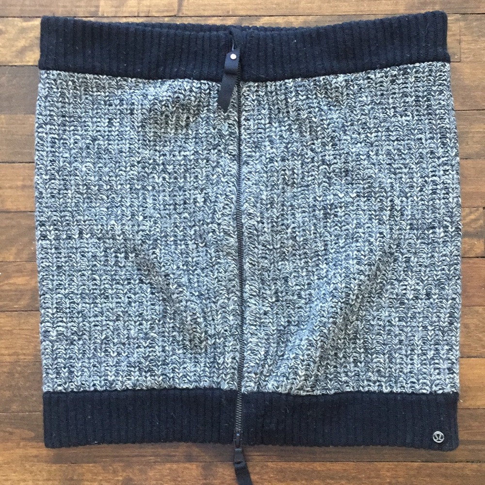 Lululemon slouchy infinity scarf